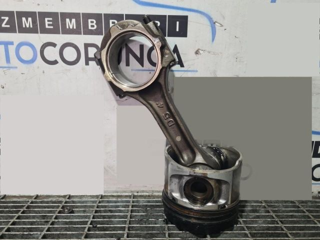 bontott MITSUBISHI L 200 Dugattyú