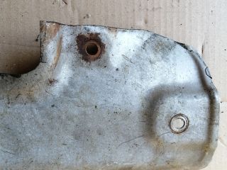 bontott MITSUBISHI L 200 Leömlő Hővédő Lemez