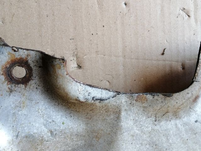 bontott MITSUBISHI L 200 Leömlő Hővédő Lemez