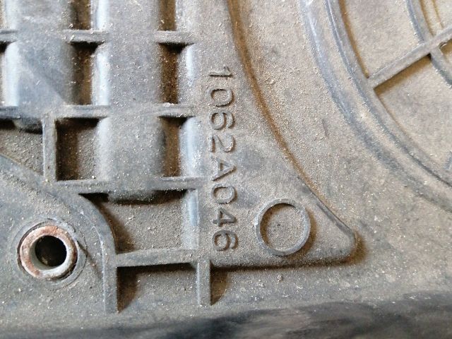 bontott MITSUBISHI L 200 Felső Vezérlés Burkolat