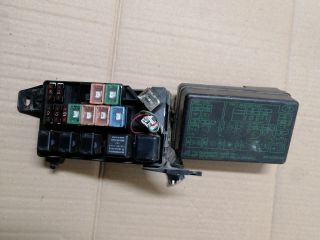 bontott MITSUBISHI L 200 Biztosítéktábla Motortér