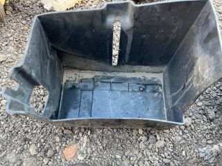 bontott MITSUBISHI L 200 Akkumulátor Fedél