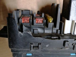 bontott MITSUBISHI L 200 Biztosítéktábla Motortér