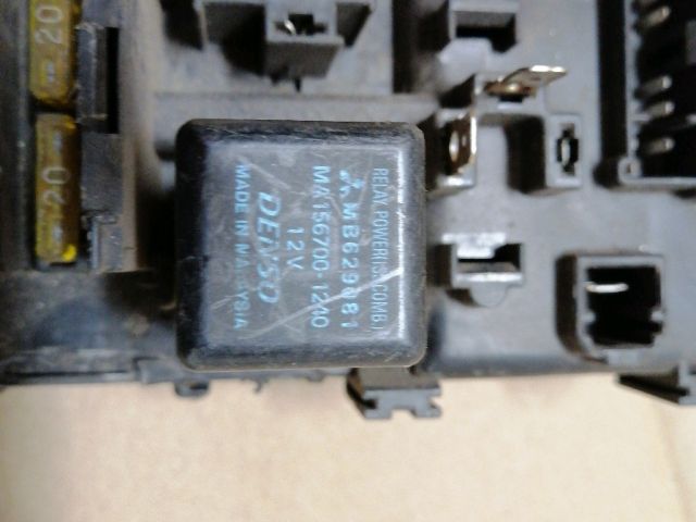 bontott MITSUBISHI L 200 Biztosítéktábla Motortér