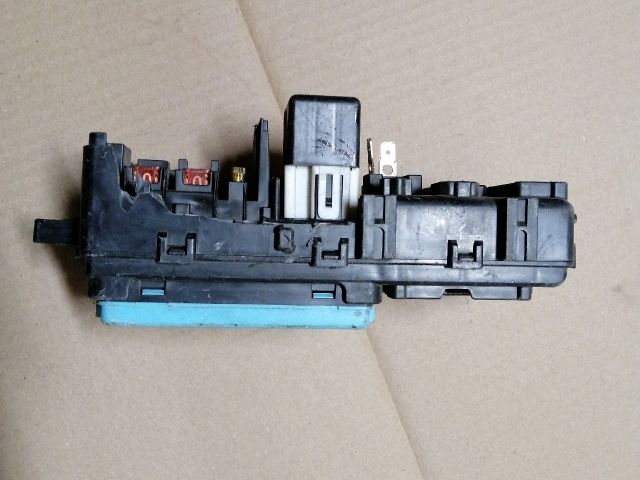 bontott MITSUBISHI L 200 Biztosítéktábla Motortér