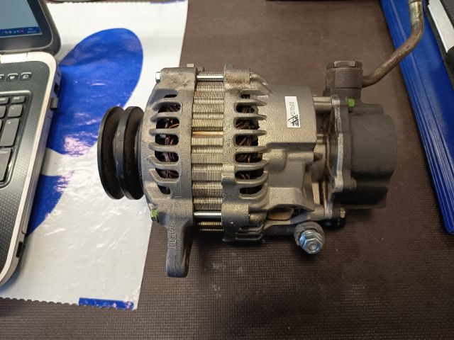 bontott MITSUBISHI L 200 Generátor