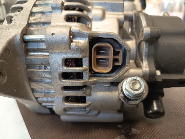 bontott MITSUBISHI L 200 Generátor