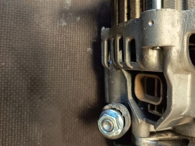 bontott MITSUBISHI L 200 Generátor