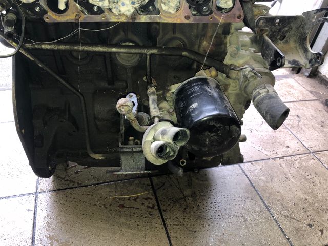 bontott MITSUBISHI L 200 Motor (Fűzött blokk hengerfejjel)