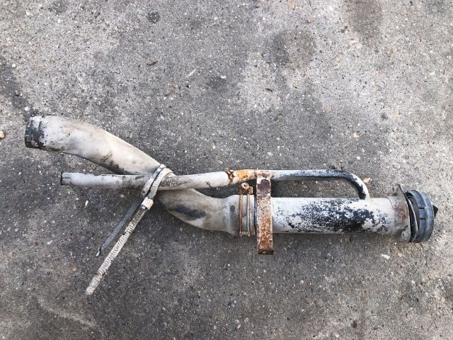 bontott MITSUBISHI L 200 Tankbetöltő Cső (Fém)