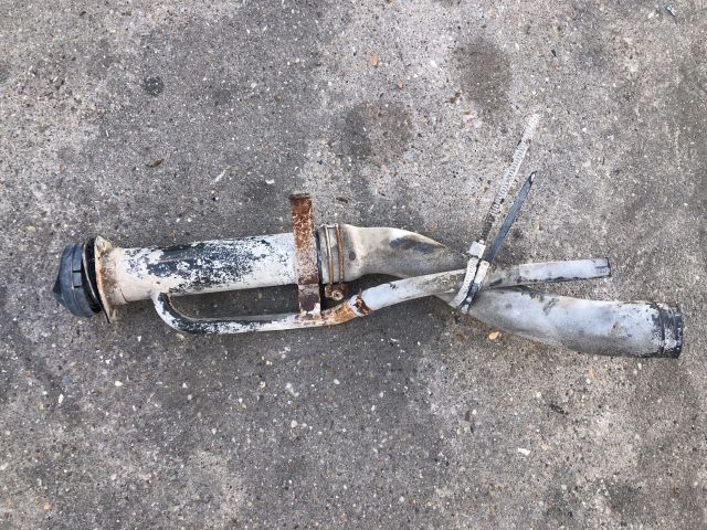 bontott MITSUBISHI L 200 Tankbetöltő Cső (Fém)