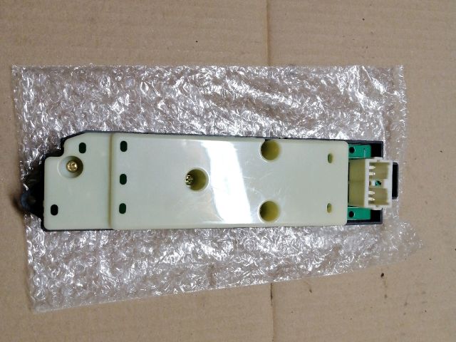 bontott MITSUBISHI L 200 Ablakemelő Kapcsoló Négyes / Kettes