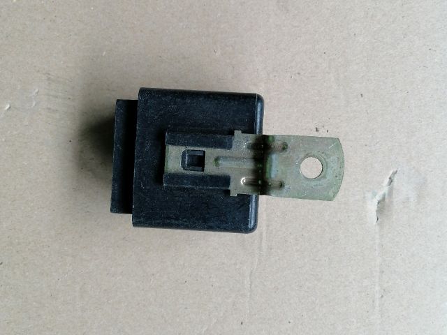 bontott MITSUBISHI L 200 Ablaktörlő Relé