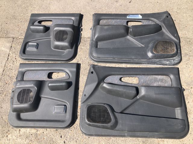 bontott MITSUBISHI L 200 Ajtó Kárpit Szett