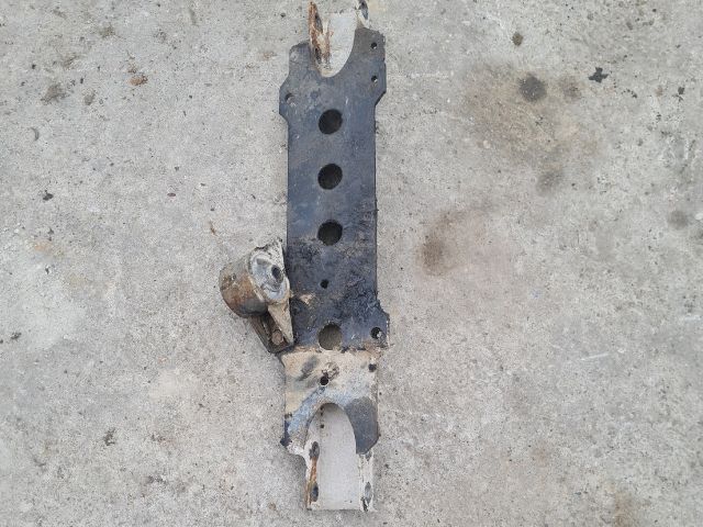 bontott MITSUBISHI L 200 Alsó Kereszttartó