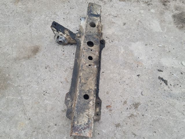 bontott MITSUBISHI L 200 Alsó Kereszttartó