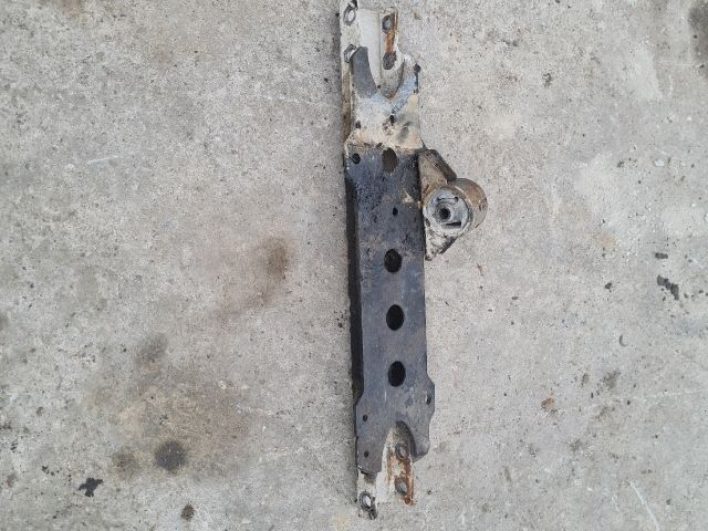 bontott MITSUBISHI L 200 Alsó Kereszttartó