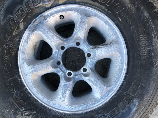 bontott MITSUBISHI L 200 Alufelni Gumival (1 db)