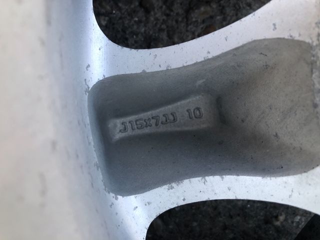 bontott MITSUBISHI L 200 Alufelni Gumival (1 db)