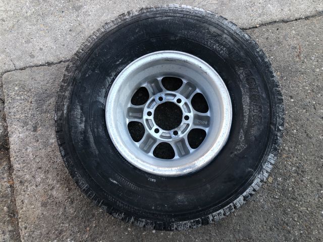 bontott MITSUBISHI L 200 Alufelni Gumival (1 db)