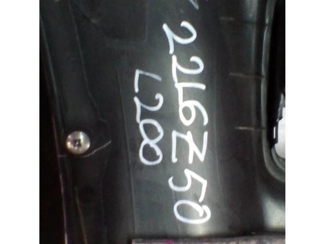 bontott MITSUBISHI L 200 Bal első Ajtó Kárpit