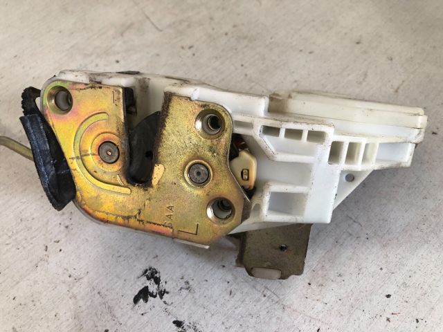 bontott MITSUBISHI L 200 Bal első Ajtózár