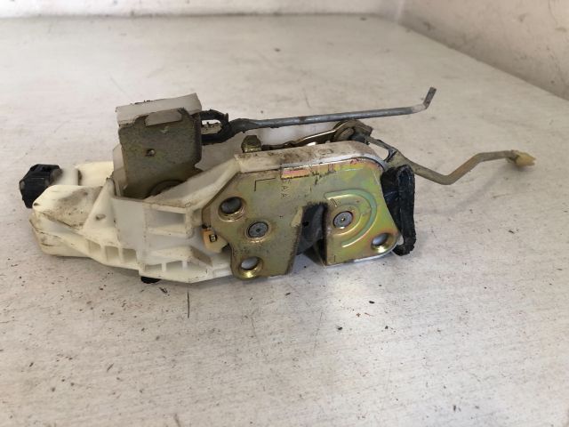 bontott MITSUBISHI L 200 Bal első Ajtózár