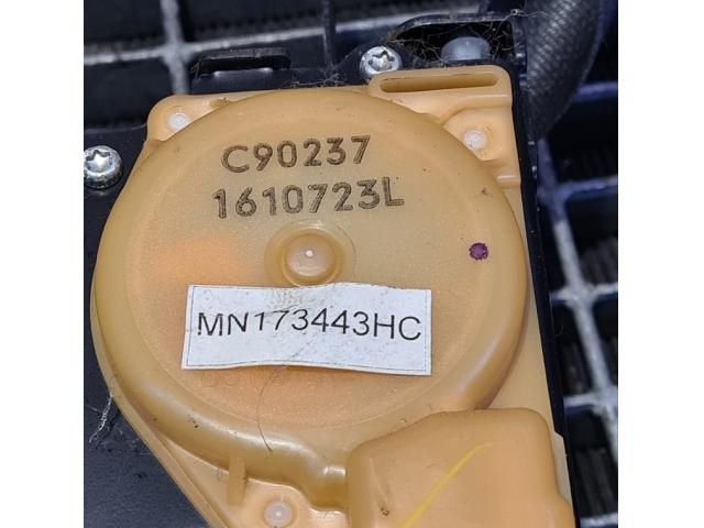 bontott MITSUBISHI L 200 Bal első Biztonsági Öv