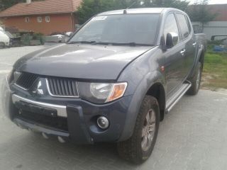 bontott MITSUBISHI L 200 Bal első Sárvédő Gumi