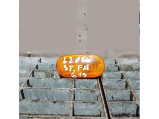 bontott MITSUBISHI L 200 Bal első Sárvédő Irányjelző