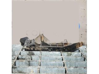 bontott MITSUBISHI L 200 Bal Fényszóró Tartó