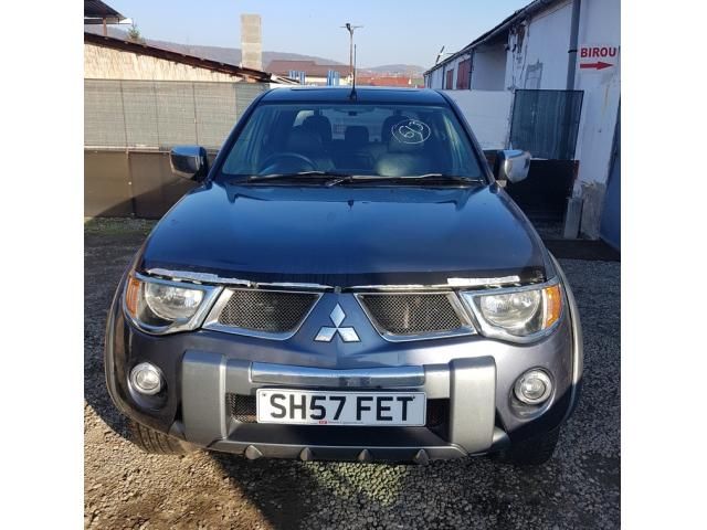 bontott MITSUBISHI L 200 Bal Fényszóró Tartó