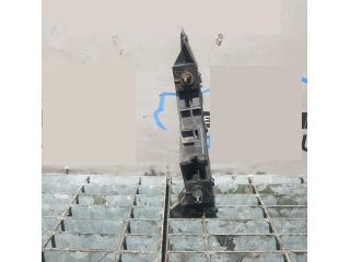 bontott MITSUBISHI L 200 Bal Fényszóró Tartó