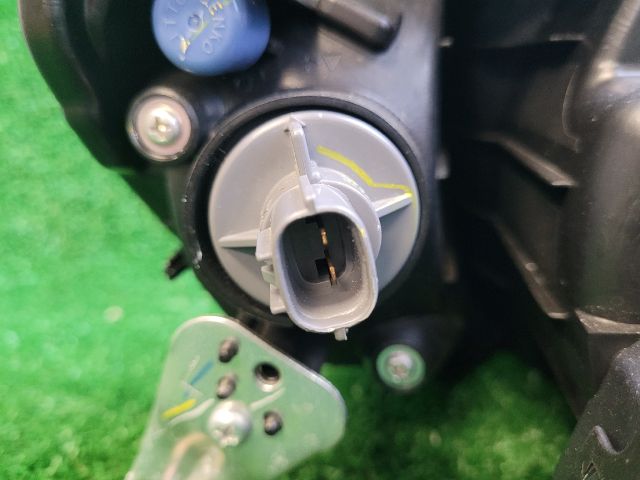 bontott MITSUBISHI L 200 Bal Fényszóró