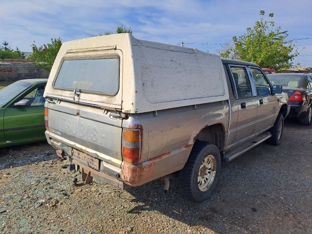 bontott MITSUBISHI L 200 Bal hátsó Ajtó (Részeivel)