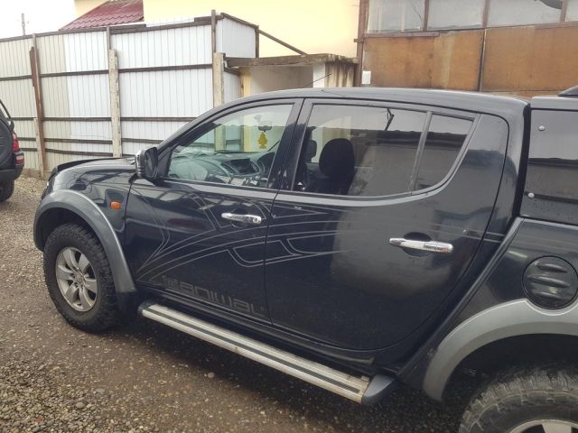 bontott MITSUBISHI L 200 Bal hátsó Ajtó (Üres lemez)