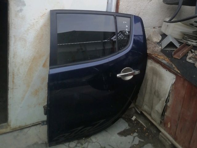 bontott MITSUBISHI L 200 Bal hátsó Ajtó (Üres lemez)
