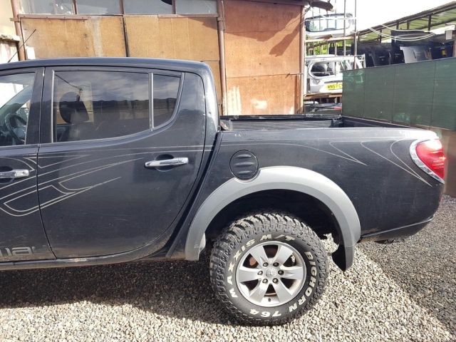 bontott MITSUBISHI L 200 Bal hátsó Ajtó (Üres lemez)