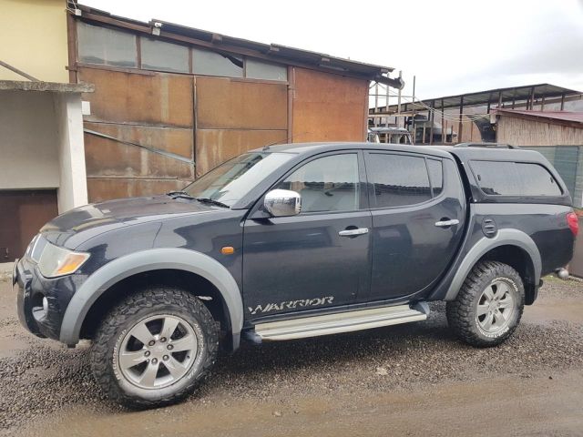 bontott MITSUBISHI L 200 Bal hátsó Ajtó (Üres lemez)