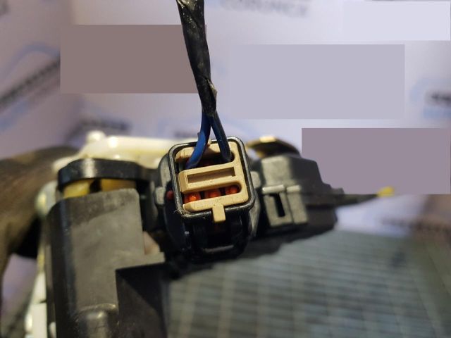 bontott MITSUBISHI L 200 Bal hátsó Ajtózár