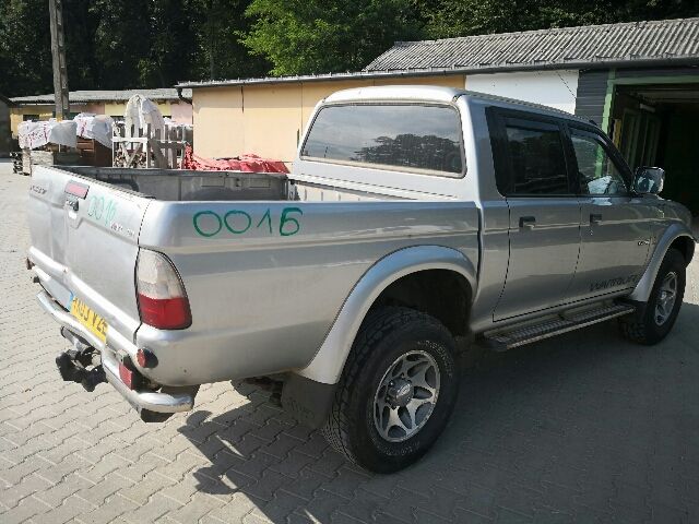 bontott MITSUBISHI L 200 Bal hátsó Hangszóró