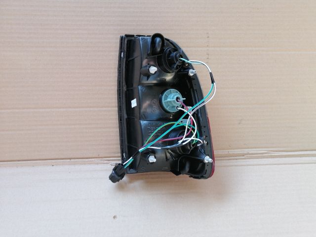 bontott MITSUBISHI L 200 Bal Hátsó Lámpa