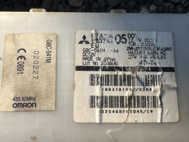 bontott MITSUBISHI L 200 Biztosítéktábla Utastér