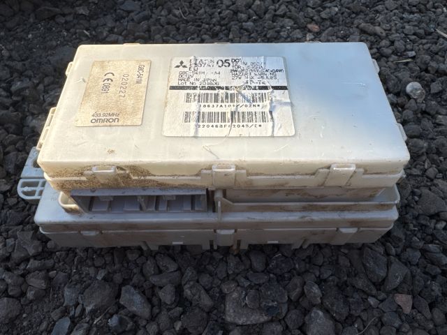 bontott MITSUBISHI L 200 Biztosítéktábla Utastér