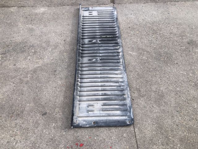 bontott MITSUBISHI L 200 Csomagtérajtó Kárpit