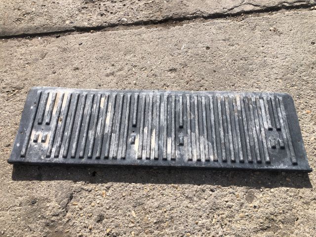 bontott MITSUBISHI L 200 Csomagtérajtó Kárpit