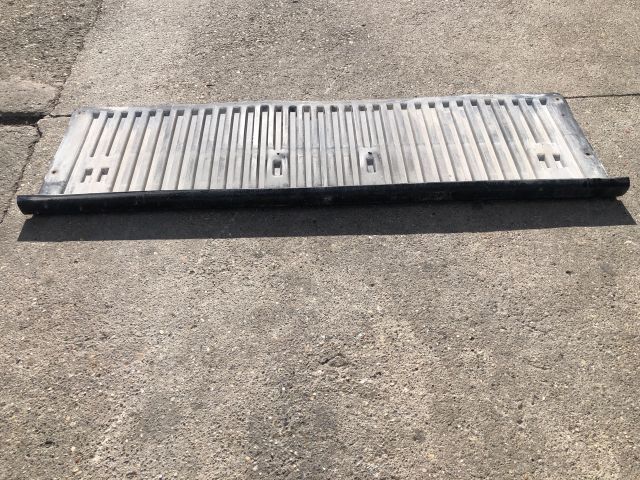 bontott MITSUBISHI L 200 Csomagtérajtó Kárpit