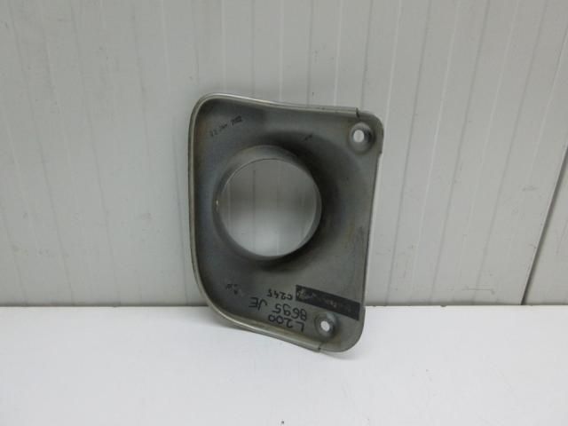 bontott MITSUBISHI L 200 Első Lökhárító Jobb Díszrács