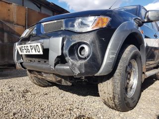 bontott MITSUBISHI L 200 Első Lökhárító (Üresen)