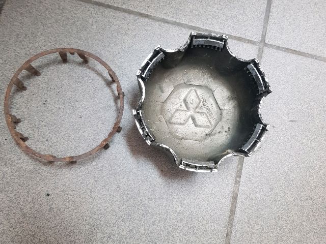 bontott MITSUBISHI L 200 Felniközép (1 db)